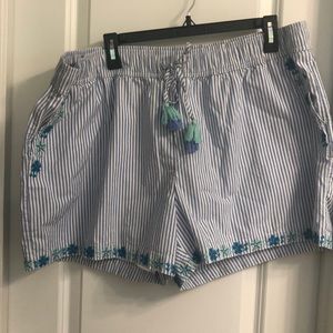Vineyard Vines embroidered shorts